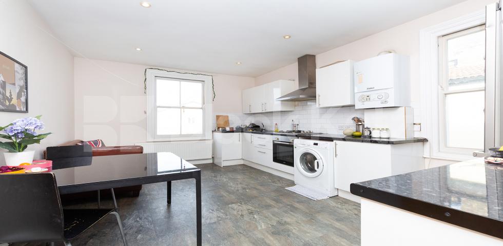 			GOOD FOR 3 SHARERS!, 3 Bedroom, 1 bath, 1 reception Apartment			 Imperial Road, WOOD GREEN / BOUNDS GREEN